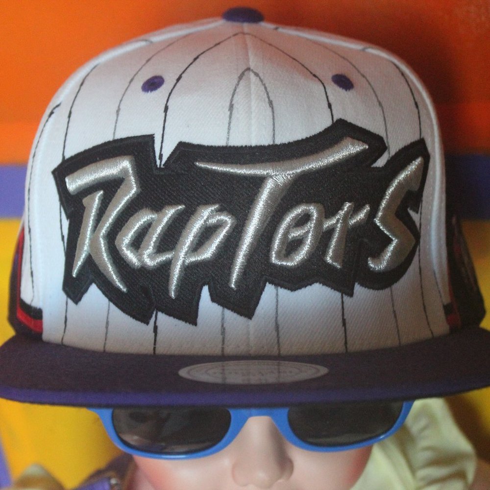 Mitchell & Ness NBA Toronto Raptors SnapBack - Picture 2 of 8